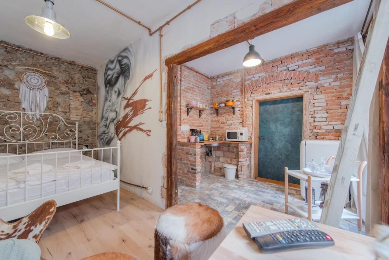 Accommodation At The Zeus Apartment Pressburg Exterior foto